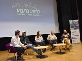The tour was held in Espoo near Aalto University on 1.11.2022. The panelists from left to right: Jere Vänskä (Aalto University), Heini Elomaa (Metso:Outotec), Tuomas van der Meer (VTT), Professor Mari Lundström (Aalto University).