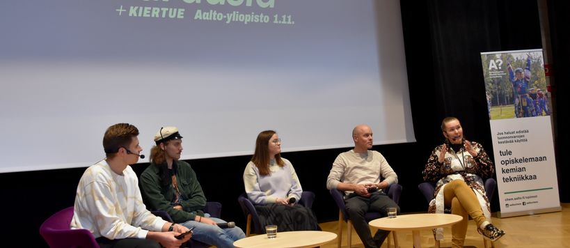 The tour was held in Espoo near Aalto University on 1.11.2022. The panelists from left to right: Jere Vänskä (Aalto University), Heini Elomaa (Metso:Outotec), Tuomas van der Meer (VTT), Professor Mari Lundström (Aalto University).